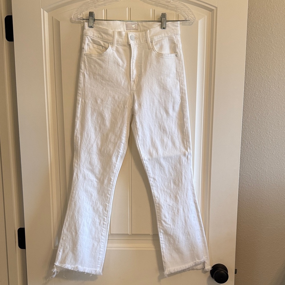 MOTHER Insider Crop Step Fray Jeans
Color: Fairest of Them All